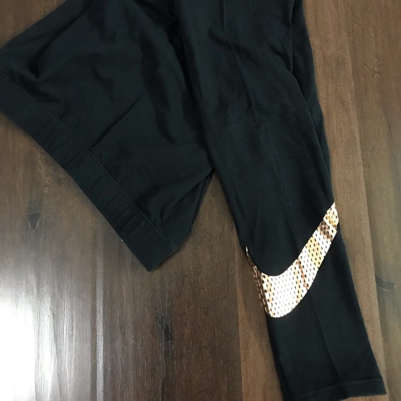 Nike Rose Gold Swoosh Leggings - Picture 3 of 5